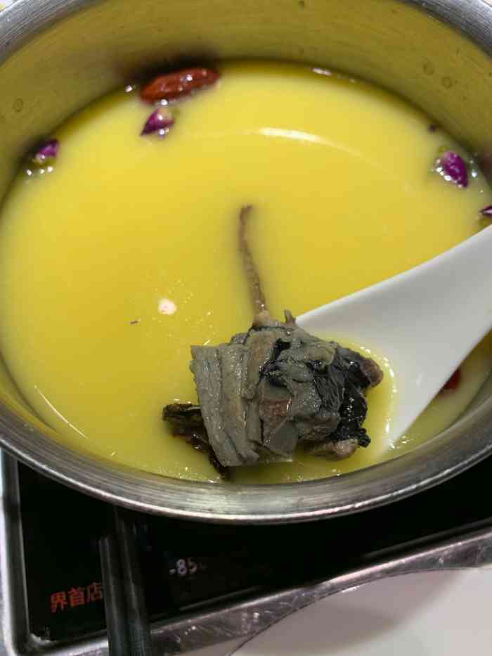 澳门豆捞(国祯广场店)-"请朋友吃饭要了6个锅底,其中一个锅底吃出.