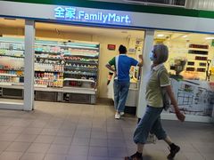 -全家便利店(上海火车站站二店)