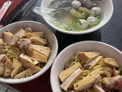 -松树干拌面店