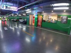 -白玉兰广场停车场