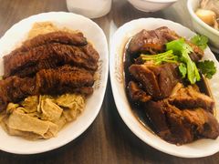 焖凤爪与腐竹-松發肉骨茶(先得坊店)