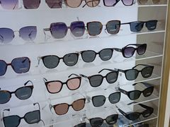 -美式眼镜·授权蔡司.依视路.尼康.豪雅.明月(人民广场店)