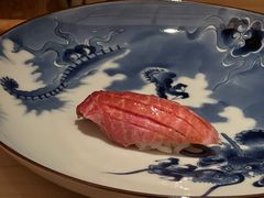 蓝鳍金枪大腹配苏联鲟鱼籽-鮨心和(外滩店)