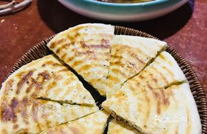 Freshly Grilled Sichuan Pepper Leaf Buns