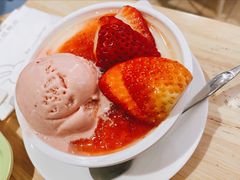 草莓梦幻雪双皮奶-满记甜品(巴黎春天宝山店)
