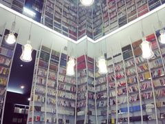 -钟书阁(松江泰晤士小镇店)