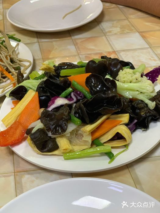 王三姑牛肉饼素什锦图片