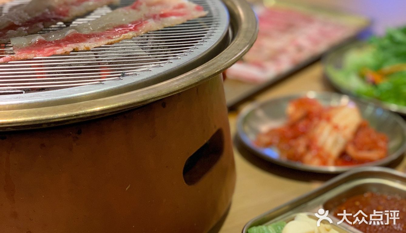 排队也要吃的烤肉[调皮]