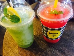-莓园冰淇淋店