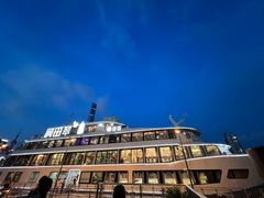 -黄浦江游览十六铺3号码头网红自助餐