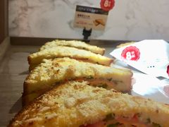 香辣芝士三角-巴黎贝甜(财富中心店)