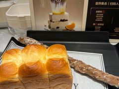 -HOT CRUSH趁热集合·现烤面包(上海环球港店)
