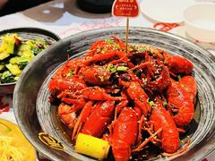 -肥肥虾庄·金牌油焖大虾(汉街SKP店)