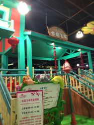 -维佳童话镇演出现场(徐东店)