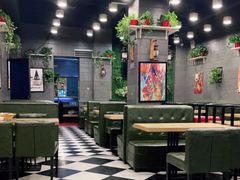 卡座-愉肴麻辣香锅(中山路店)