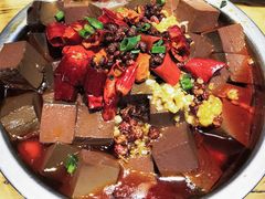 冒鸭血-游园觅食记夜市·小龙虾大排档