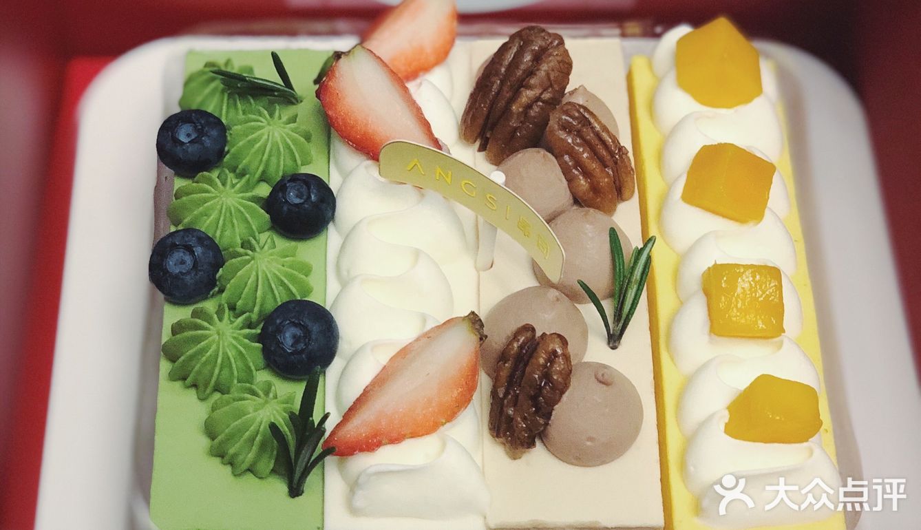 昂司新品首发99槟果四小方六寸蛋糕