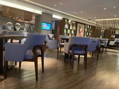 -百灵希尔顿逸林酒店大堂吧