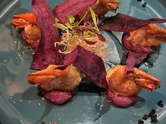 煎虾配紫薯泥薯片及姜味柠檬汁-AZUL by FUEL蓝色·法式酒馆(琶醍店)