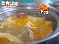酸萝卜鸭汤锅-龙聚德北京烤鸭(沙坪坝华宇A馆店)