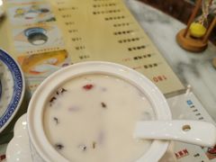 冰糖雪耳桃胶奶-广信牛奶甜品世家(台东店)