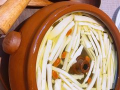 牛肝菌汽锅鸡-雀舞云南菜(乐客城店)