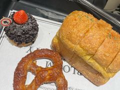 -HOT CRUSH趁热集合·现烤面包(上海环球港店)