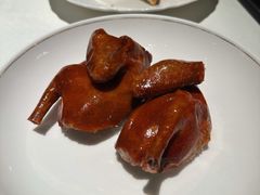 玻璃脆皮香茅石岐乳鸽-炳胜私厨(万象前海店)