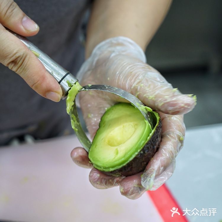 大悦城新开的这家宝藏酸奶我爱了，竟然有整只牛油果🥑