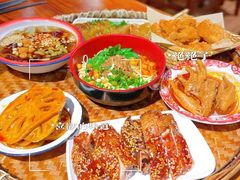 -爆炸头阿姨小四川正宗川味小吃(无任何分店)