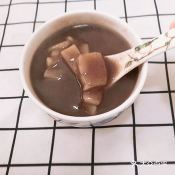 年糕红豆沙，綿甜的红豆沙里裹着一块块软糯的年糕