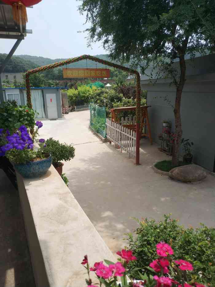 山水庄园农家乐-"今年又来啦 [薄荷]环境:陪美女来走走.