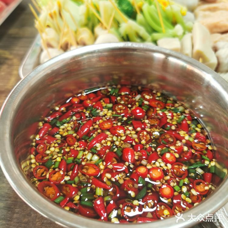 冷沾沾有个酸辣口味的蘸碟