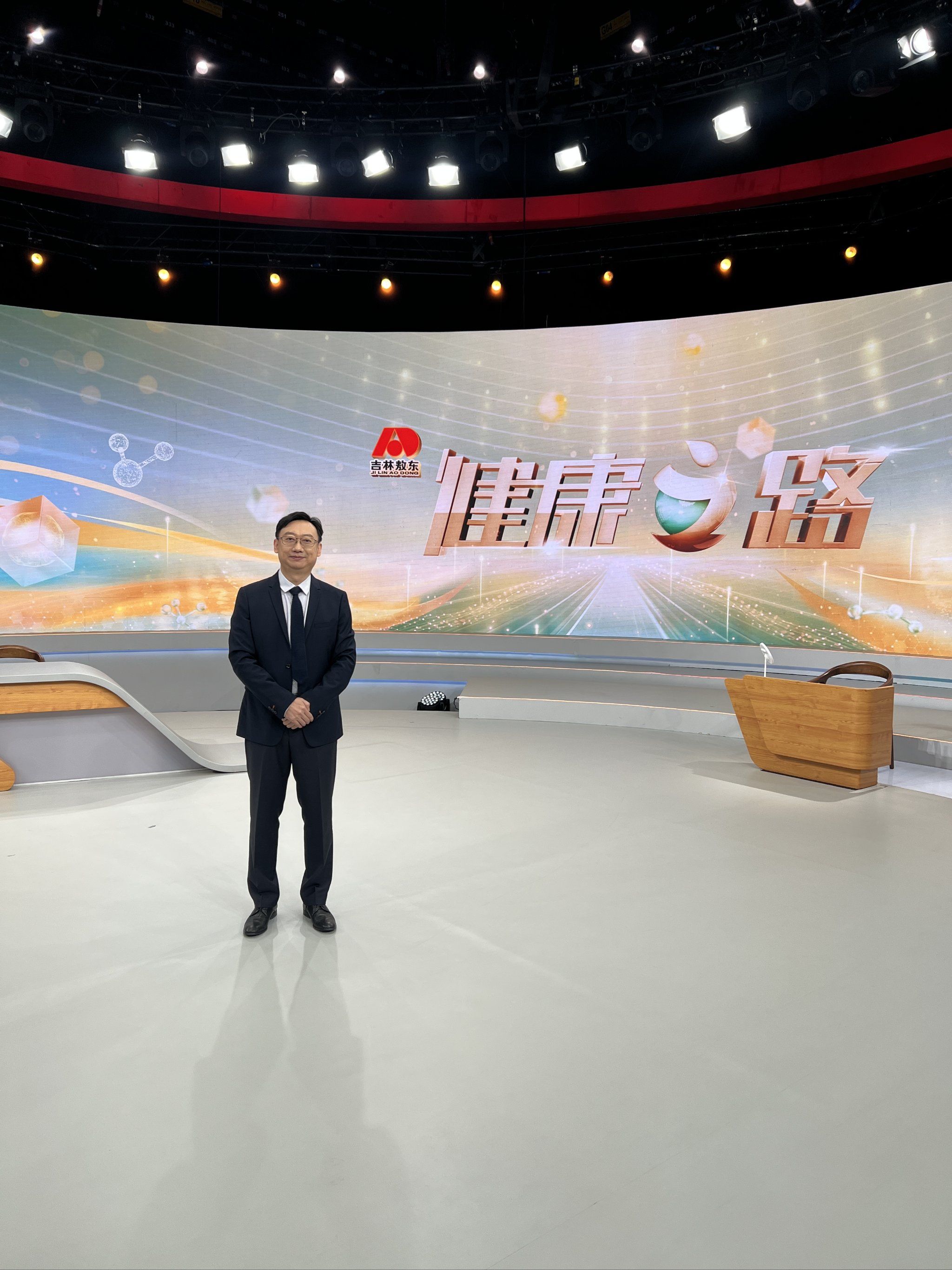 上午参加中央电视台健康之路的录制,拍摄中