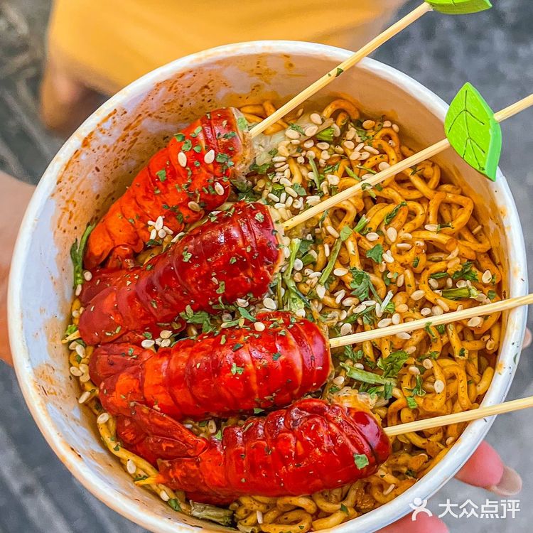 城市露营🏕️街头扒虾吃烧烤的感觉太哇塞🥰