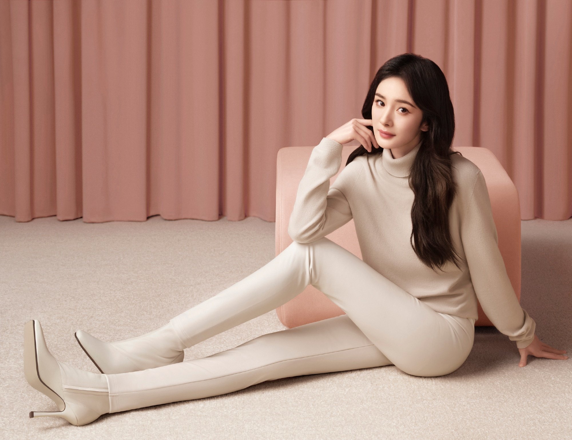 杨幂品牌丝袜代言组图,美不美你说了算!