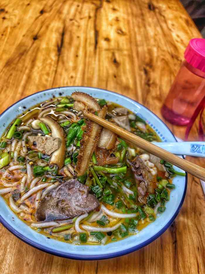 杨少爷苗疆米粉-"杨少爷苗疆米粉,店名让我浮想翻翻,没有去.