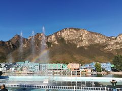 -百里峡七彩艺术小镇