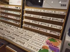 -LOOK眼镜·蔡司依视路配镜(宝山万达店)