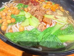 -爆炸头阿姨小四川正宗川味小吃(无任何分店)