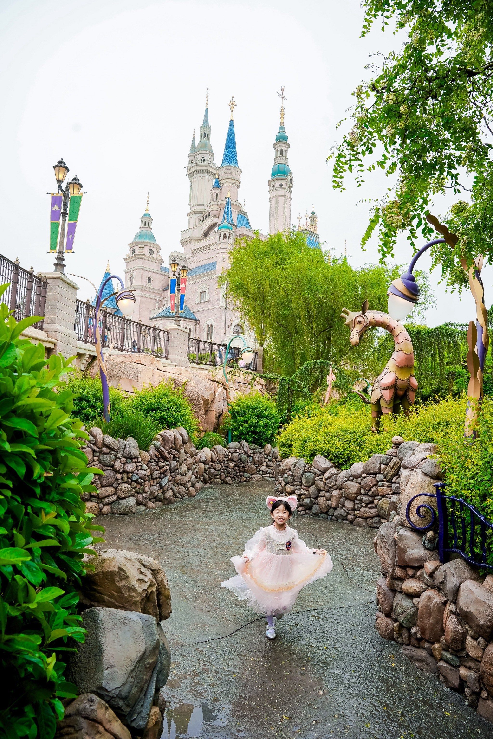 上海迪士尼 女儿圆了公主梦