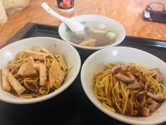 大肠-松树干拌面店