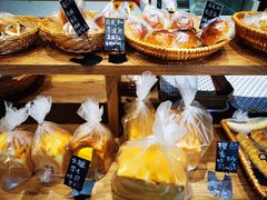 -沁屋面包店(人民东路店)