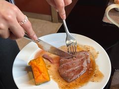 牛排5分熟-大中华希尔顿酒店-念自助餐·海南美食·三文鱼