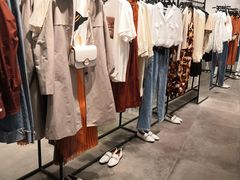 -URBAN REVIVO(上海中庚漫游城店)
