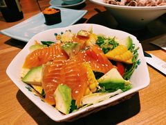 三文鱼牛油果沙拉-初居食屋日式料理(万象城购物中心店)