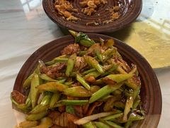 芹菜炒肉-鑫淼馫农家乐餐馆