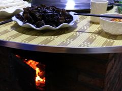 -粘豆包柴火铁锅炖