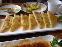 相当费牙口的葱花饼-院落创意菜