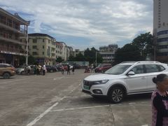 骑摩托车的骗子到处都是，在售票大厅门口，这么嚣张，可以看到治安管理有多差-丹霞山风景名胜区